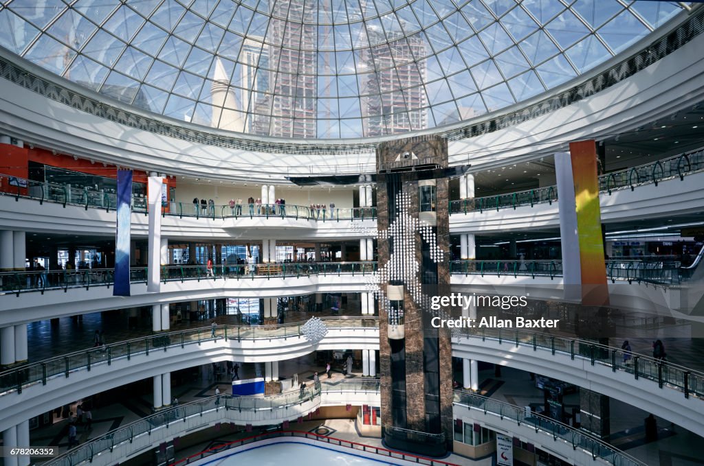 Ice Rink Doha Ice Rink In The Luxury City Centre Mall Of Doha High-Res Stock Photo ...