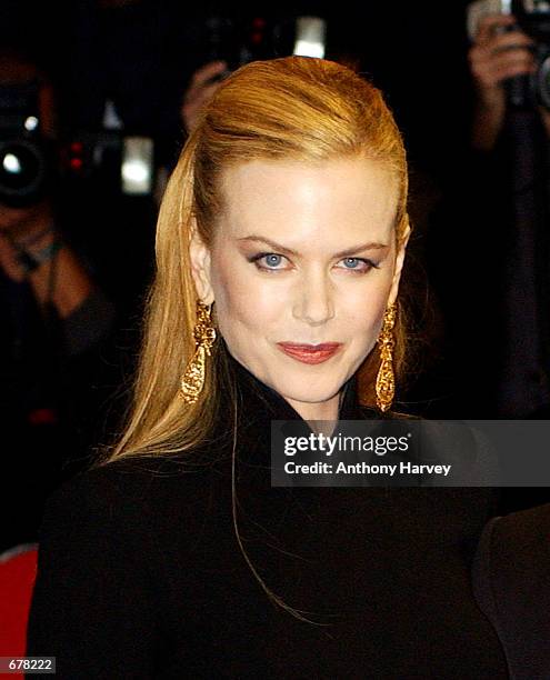 Actress Nicole Kidman arrives at the premiere of "Moulin Rouge" September 3, 2001 in London, England.