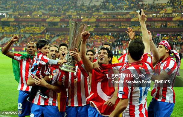 Atletico Madrid's players celebrate victory with the trophy
