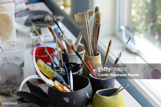 brushes & tools - métier d'art stockfoto's en -beelden