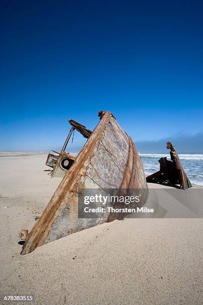 ship wreck, skeleton coast, namibia, africa - abandoned boat stock pictures, royalty-free photos & images