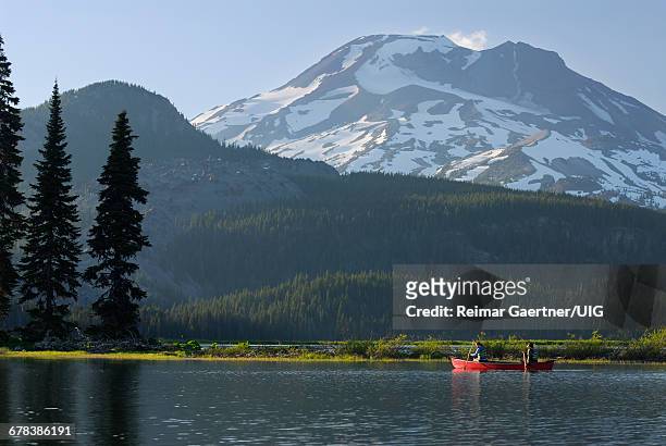 sparks lake canoe - family ice center stock pictures, royalty-free photos & images