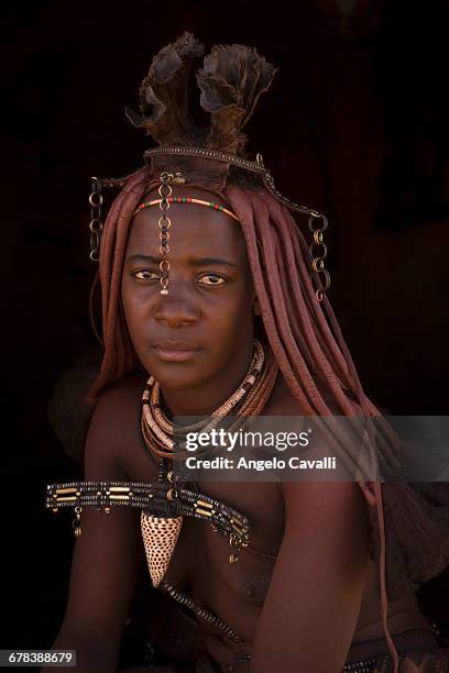 himba woman, kaokoland, namibia, africa - himba stock-fotos und bilder