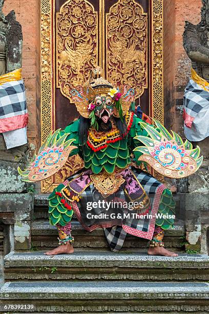 balinese kecak dancer, ubud, bali, indonesia, southeast asia, asia - balinese headdress stock pictures, royalty-free photos & images