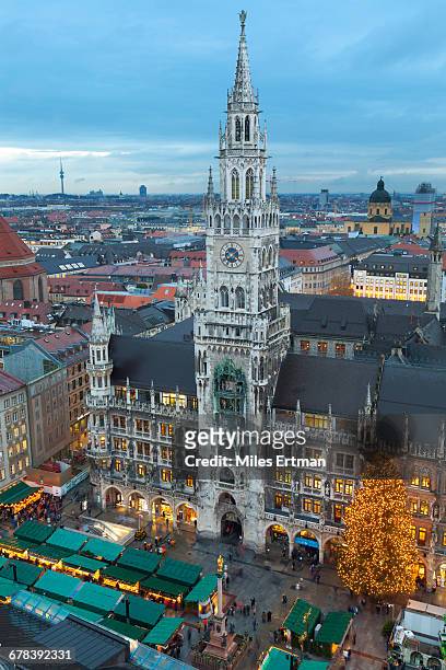 overview of the marienplatz christmas market and the new town hall, munich, bavaria, germany, europe - christmas market in munich foto e immagini stock