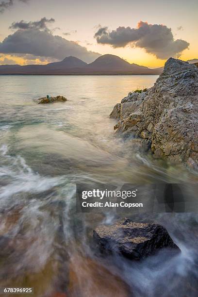 isle of jura and paps of jura mountains across bunnahabhain bay and sound of islay from islay, argyll and bute, scotland, united kingdom, europe - alan copson fotografías e imágenes de stock