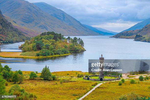 glenfinnan monument to 1745 landing of bonnie prince charlie at start of jacobite uprising, loch shiel, highlands, scotland, united kingdom, europe - alan copson stock pictures, royalty-free photos & images