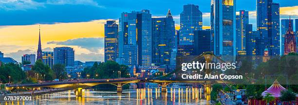 city skyline and river main, frankfurt am main, hesse, germany, europe - alan copson fotografías e imágenes de stock