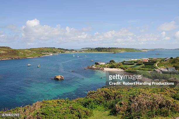 looking over towards tresco from bryher, isles of scilly, cornwall, united kingdom, europe - isles of scilly stock-fotos und bilder