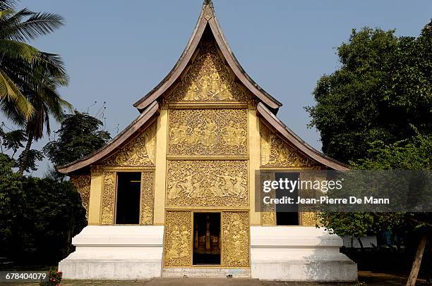 chapel of funeral hearses housing royal carraige, wat xieng thong, unesco world heritage site, luang prabang, laos, indochina, southeast asia, asia - wat xieng thong stock pictures, royalty-free photos & images