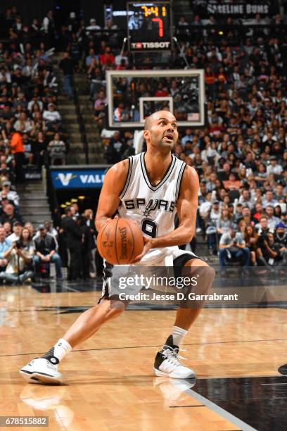 Tony Parker of the San Antonio Spurs handles the ball against the Houston Rockets during Game Two of the Western Conference Semifinals of the 2017...