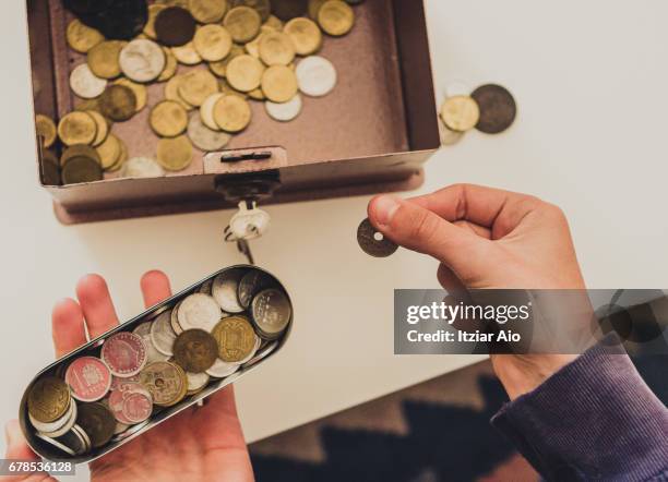 old coins in box - arcaico imagens e fotografias de stock