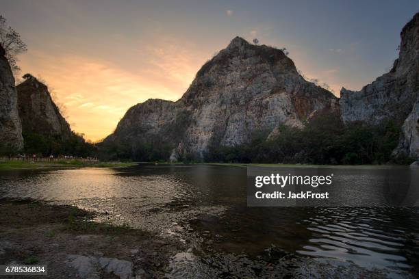 khao ngu stone park - stone mountain stock pictures, royalty-free photos & images