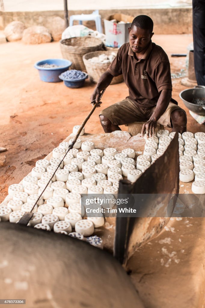 Bead Manufacturing Process Bead Making Process Accra Ghana Africa High-Res Stock Photo - Getty Images
