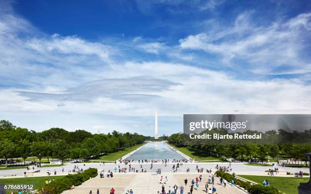 view of the national mall and the washington monument from the lincoln memorial - the mall fotografías e imágenes de stock