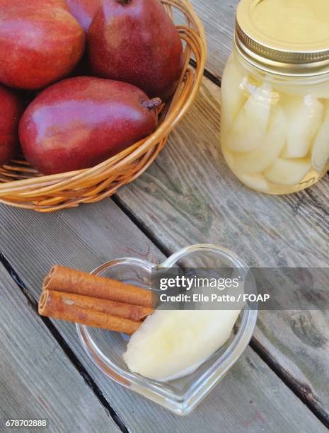 high angle view of pickles with cinnamon - sliced pickles - fotografias e filmes do acervo