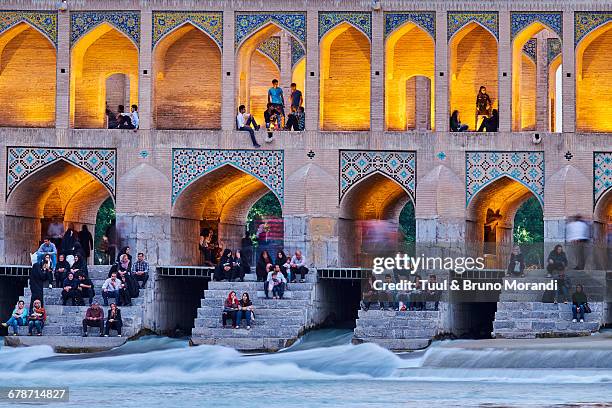 iran, isfahan, khaju bridge - isfahan stock-fotos und bilder