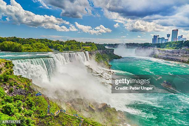 american falls on u.s side of niagara falls - niagra falls stockfoto's en -beelden