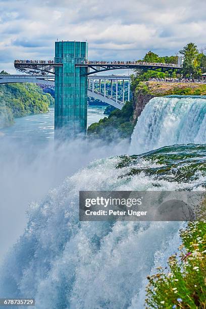 american falls and observation tower,niagara falls - niagarawatervallen stockfoto's en -beelden