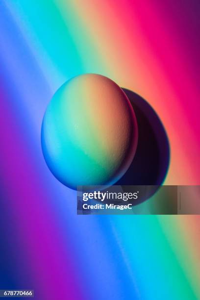 rainbow egg - egg hatch stock-fotos und bilder