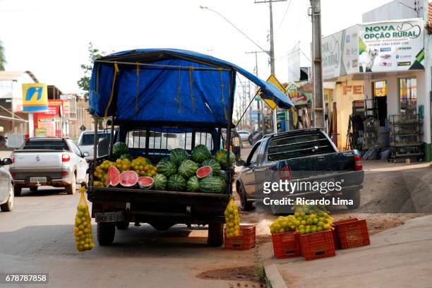 fruits for sale in canaa dos carajas, brazil. - small truck bildbanksfoton och bilder