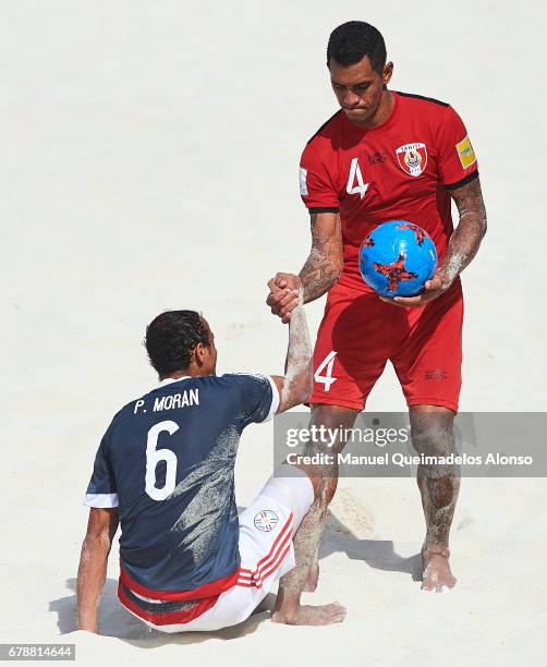 Heimanu Taiarui tf helps Pedro Moran of Paraguay to stand up during the FIFA Beach Soccer World Cup Bahamas 2017 quarter final match between Paraguay...