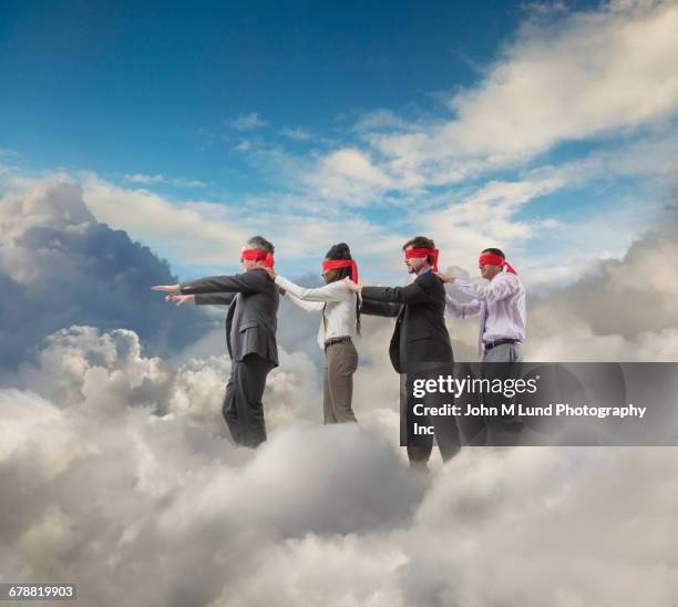 blindfolded businesspeople walking in clouds - équipement de privation de liberté photos et images de collection