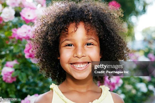 mixed race girl smiling outdoors - black girl natural hair imagens e fotografias de stock