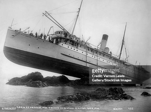 august 5, 1910 - ss princess may shipwrecked on sentinel island, alaska. - 1910 fotografías e imágenes de stock