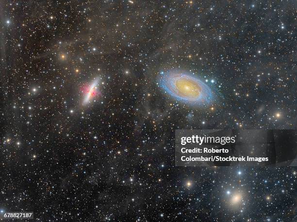 messier 82, the cigar galaxy (left), and messier 81, bodes galaxy (right). - galaxia-starburst fotografías e imágenes de stock