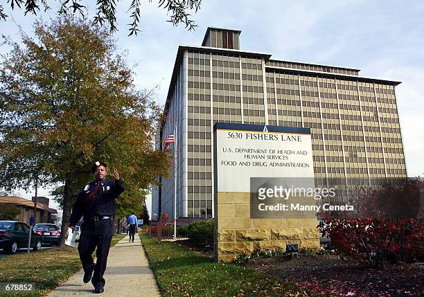 Security guard watches the vicinity around the U.S. Department of Health and Human Services and the Food and Drug Administration November 1, 2001 in...