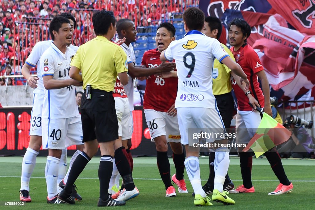 Urawa Red Diamonds v Kashima Antlers - J.League J1