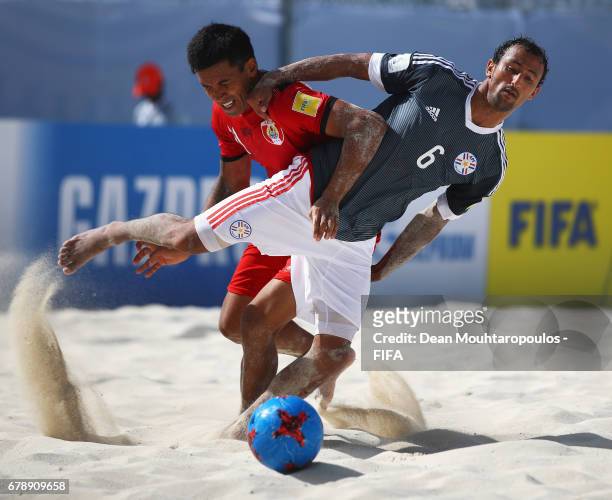 Pedro Moran of Paraguay is fouled by Teva Zaveroni of Tahati during the FIFA Beach Soccer World Cup Bahamas 2017 quarter final match between Paraguay...