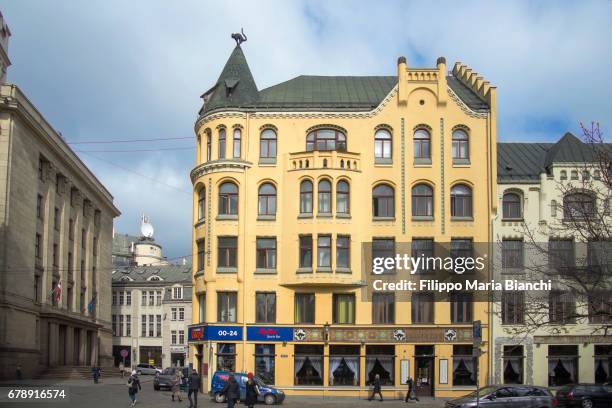 cat house - esterno di un edificio stock pictures, royalty-free photos & images