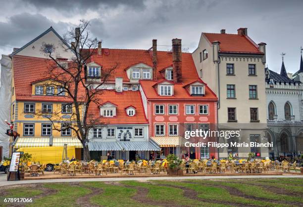 old town riga - esterno di un edificio stock pictures, royalty-free photos & images