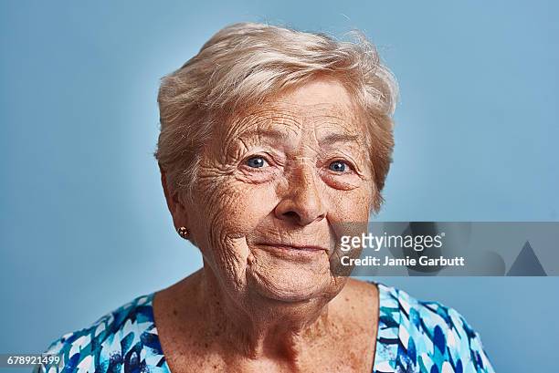 close up studio portrait of a late 70's female - donne anziane foto e immagini stock