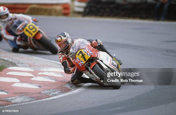 British racing motorcyclist Barry Sheene riding a Yamaha 500 during the Transatlantic Trophy meeting at Brands Hatch, Kent, 9th April 1982.