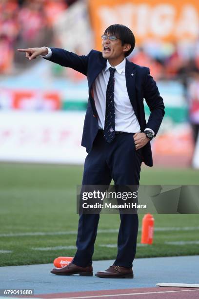 Head coach Fumitake Miura of Albirex Niigata gestures during the J.League J1 match between Kawasaki Frontale and Albirex Niigata at Todoroki Stadium...