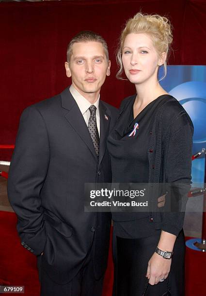 Actor Barry Pepper and his wife Cindy attend the 53rd Annual Primetime Emmy Awards at the Shubert Theater November 4, 2001 in Los Angeles, CA.