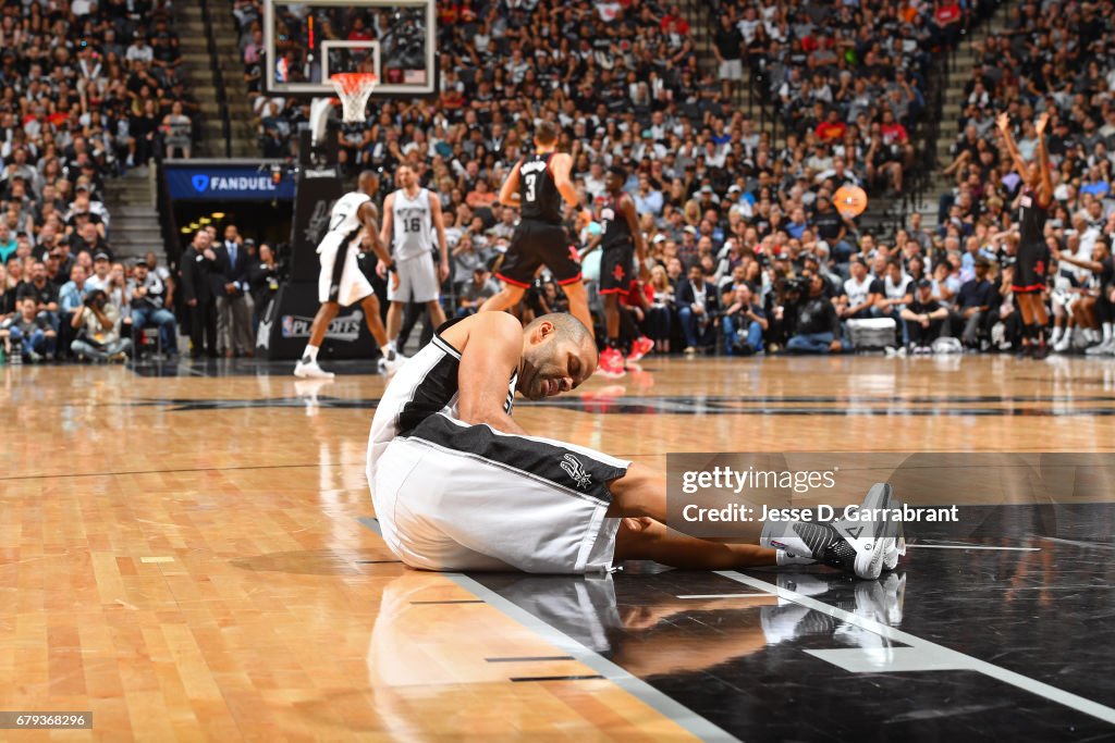 Houston Rockets v San Antonio Spurs - Game Two