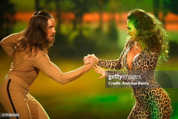 Ekaterina Leonova and Gil Ofarim perform on stage during the 7th show of the tenth season of the television competition 'Let's Dance' on May 5, 2017...