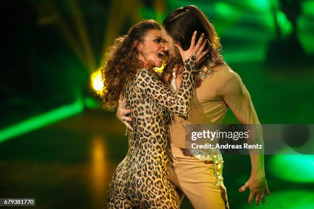 Ekaterina Leonova and Gil Ofarim perform on stage during the 7th show of the tenth season of the television competition 'Let's Dance' on May 5, 2017...