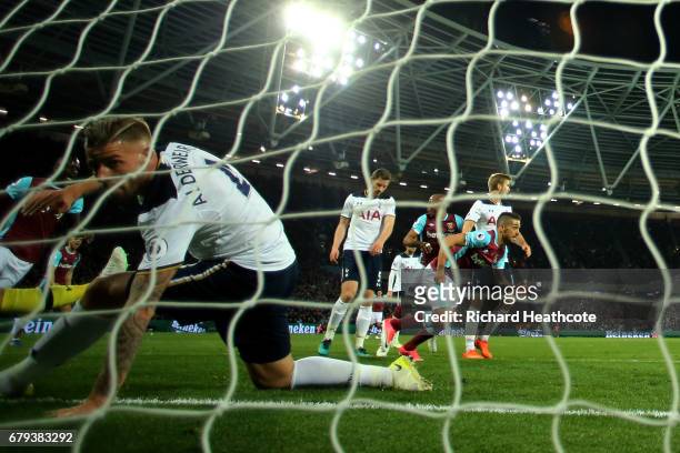 Manuel Lanzini of West Ham United celebrates scoring the opening goal during the Premier League match between West Ham United and Tottenham Hotspur...