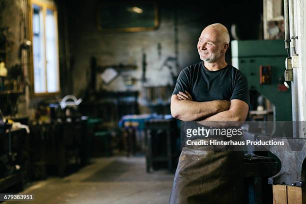 portrait of smiling blacksmith - three quarter length fotografías e imágenes de stock