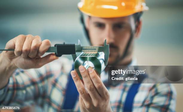 ispezione del prodotto. - worker inspecting steel foto e immagini stock