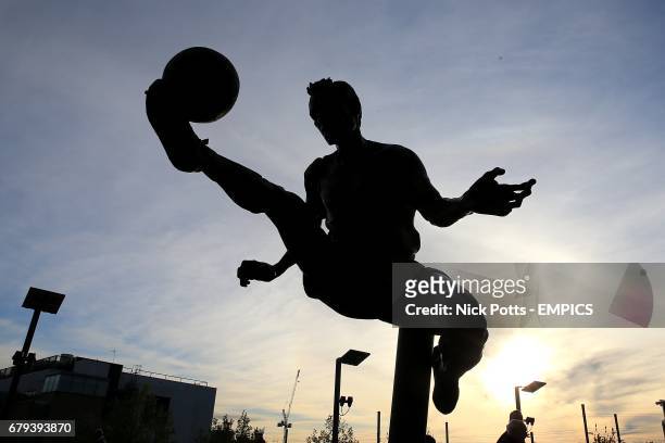 The statue of Dennis Bergkamp outside the Emirates