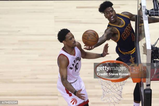 Cleveland Cavaliers guard Iman Shumpert fails to get a shot in at the buzzer to end the first quarter as Toronto Raptors guard DeMar DeRozan defends...