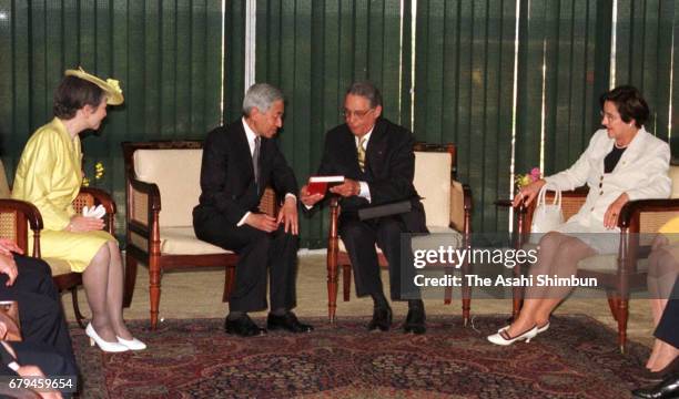 Emperor Akihito, Empress Michiko, Brazilian President Fernando Henrique Cardoso and his wife Ruth Cardoso talk during their meeting at presidential...