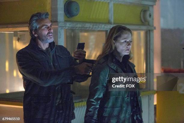 Guest star Oded Fehr and Miranda Otto in the "11:00 PM-12:00 AM" season finale episode of 24: LEGACY airing Monday, April 17 on FOX.
