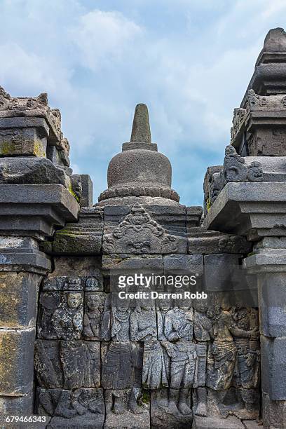 borobudur buddhist temple, java, indonesia - altorrelieve fotografías e imágenes de stock